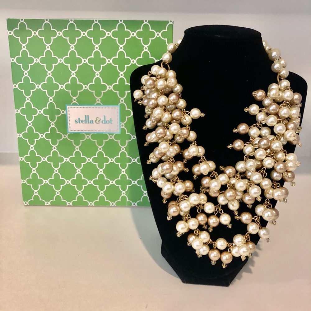 NWOT Stella and Dot Sophia Pearl Bib Necklace